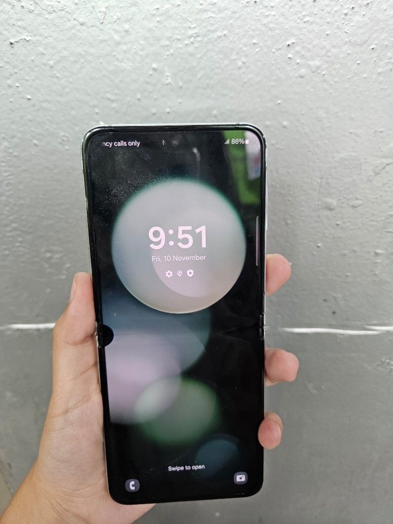 Samsung Galaxy Z Flip5 8/512 (Category: Samsung) located in San Juan City. Submitted by wainefreygadgetshop (Listing ID 1394759102, Image 1). Description: Samsung Galaxy Z Flip5 8/512gb ALL GOODS AT WORKING NO REPAIR HISTORY GAMING PHONE PEDE PANG BACK UP PHONE SMALL SCREEN GOODS CAMERA SOBRANG LINAW ,bawal sa maarte check to sawa bago bayaran. *SEE POSTED PICTURES MAY DOT SA GILID AT SA GITNA MAY HORIZONTAL LINE KAYA MURA. Buy at your own risk �