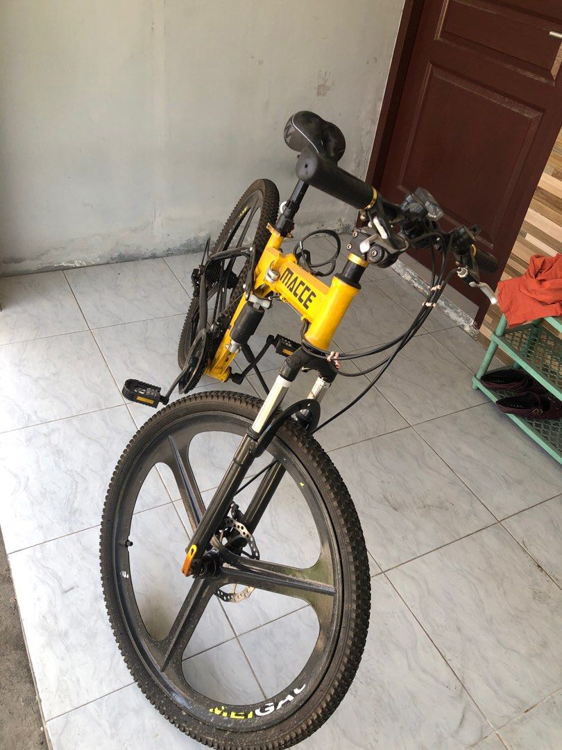 Sepeda Macce SEPEDA GUNUNG LIPAT MACCE KUNING, Olah Raga, Sepeda di Carousell