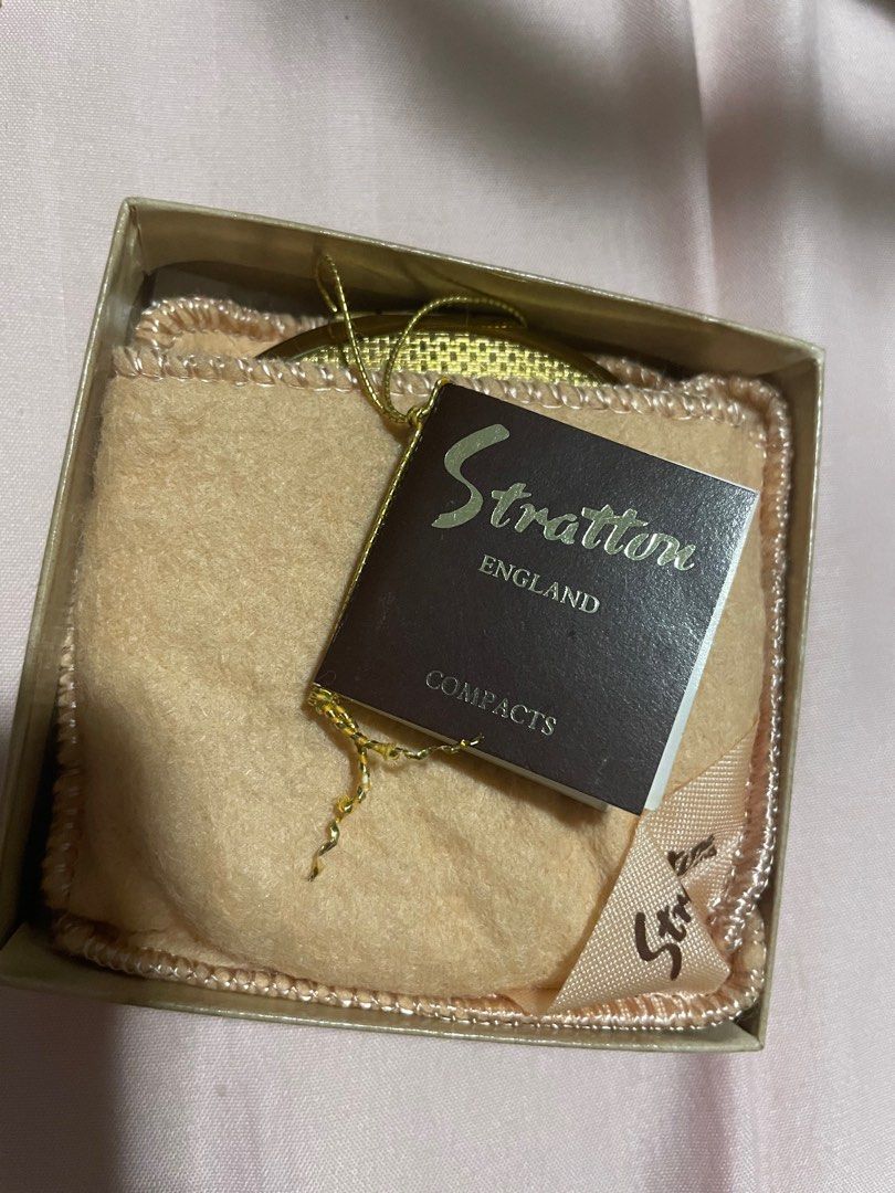 Stratton Powder Compact (Category: Makeup) located in Quezon City. Submitted by viee04 (Listing ID 1394659826, Image 1). Description: Stratton Powder Compact Well preserved With box and tag and everything Original $95 way back before so the value of it now is so much higher Selling $95 also = to php currency now .