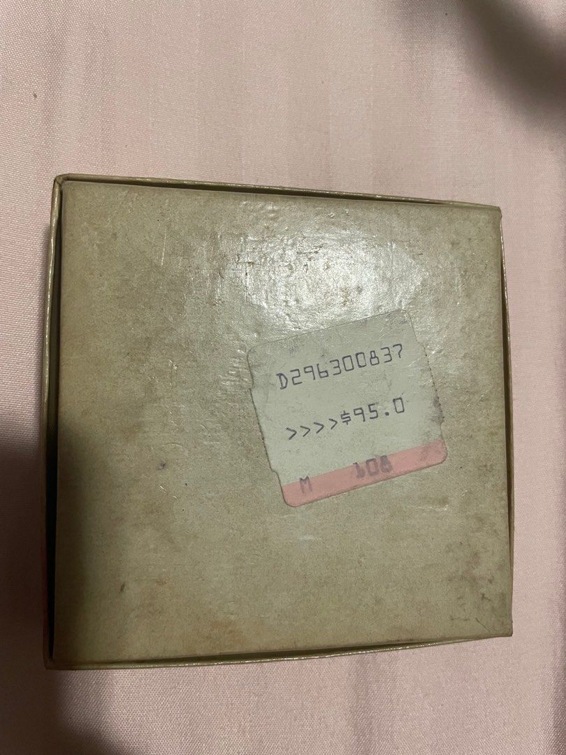 Stratton Powder Compact (Category: Makeup) located in Quezon City. Submitted by viee04 (Listing ID 1394659826, Image 3). Description: Stratton Powder Compact Well preserved With box and tag and everything Original $95 way back before so the value of it now is so much higher Selling $95 also = to php currency now .