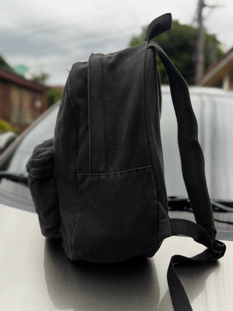 Supreme Canvans Backpack (Category: Backpacks) located in Bacolod City. Submitted by novymae23 (Listing ID 1394733616, Image 3). Description: Supreme Canvas Packpack Size Medium Two Zipper Pocket .