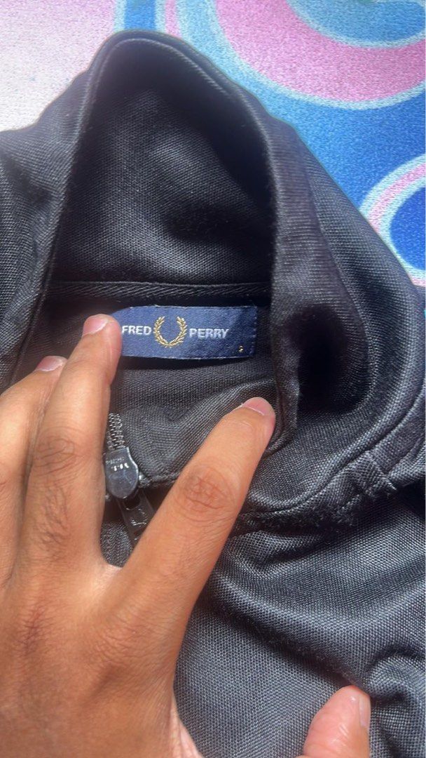 Traktop (Category: Coats, Jackets and Outerwear) located in Kuala Lumpur. Submitted by eykasayang (Listing ID 1394760804, Image 3). Description: Urgent nak guna duit. Baju baru pakai 2 kali saja. Condition tiptop 9.5/10, lagi 0.5/10 tu sebab dah guna. Boleh lalamove or postage✅.