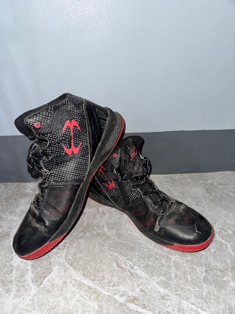 Under Armour Basketball Shoes (Category: Sneakers) located in Paranaque City. Submitted by wolf5037 (Listing ID 1394668105, Image 1). Description: .