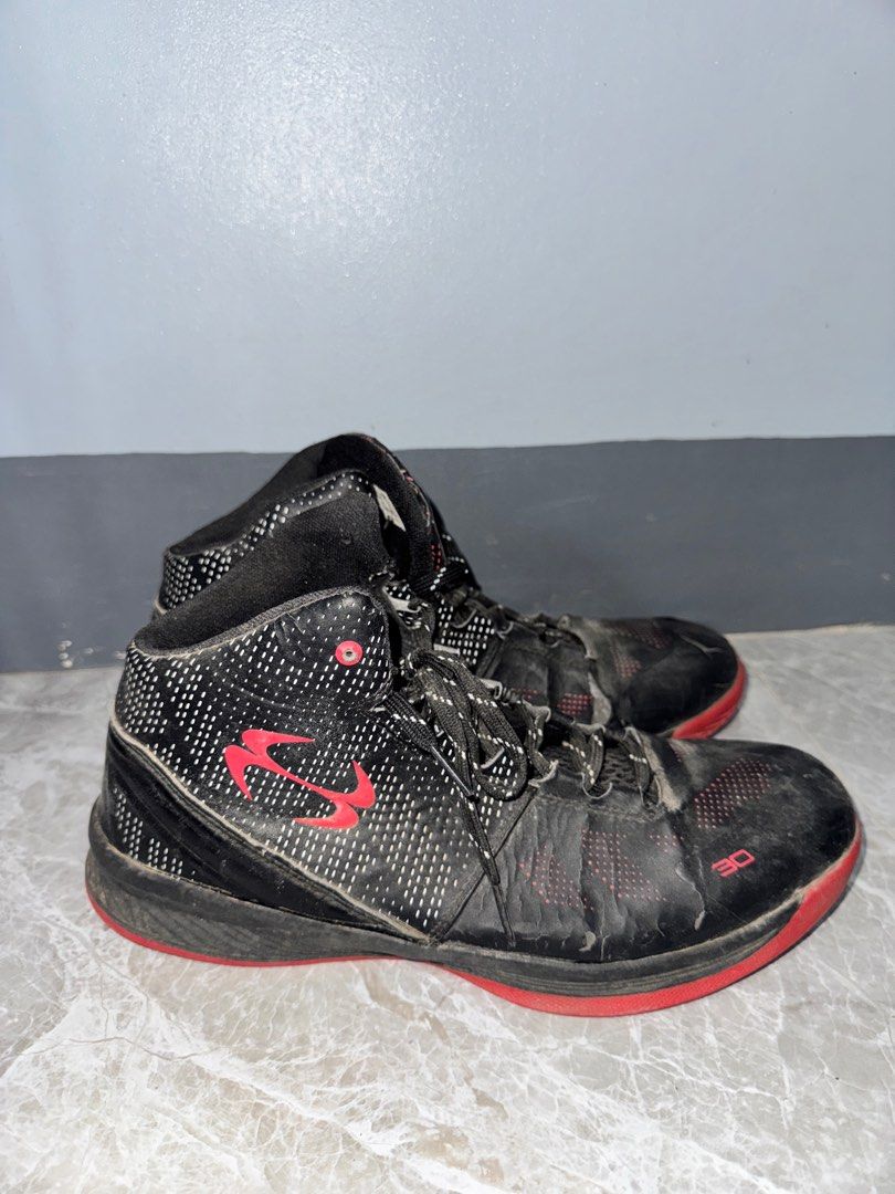 Under Armour Basketball Shoes (Category: Sneakers) located in Paranaque City. Submitted by wolf5037 (Listing ID 1394668105, Image 3). Description: .