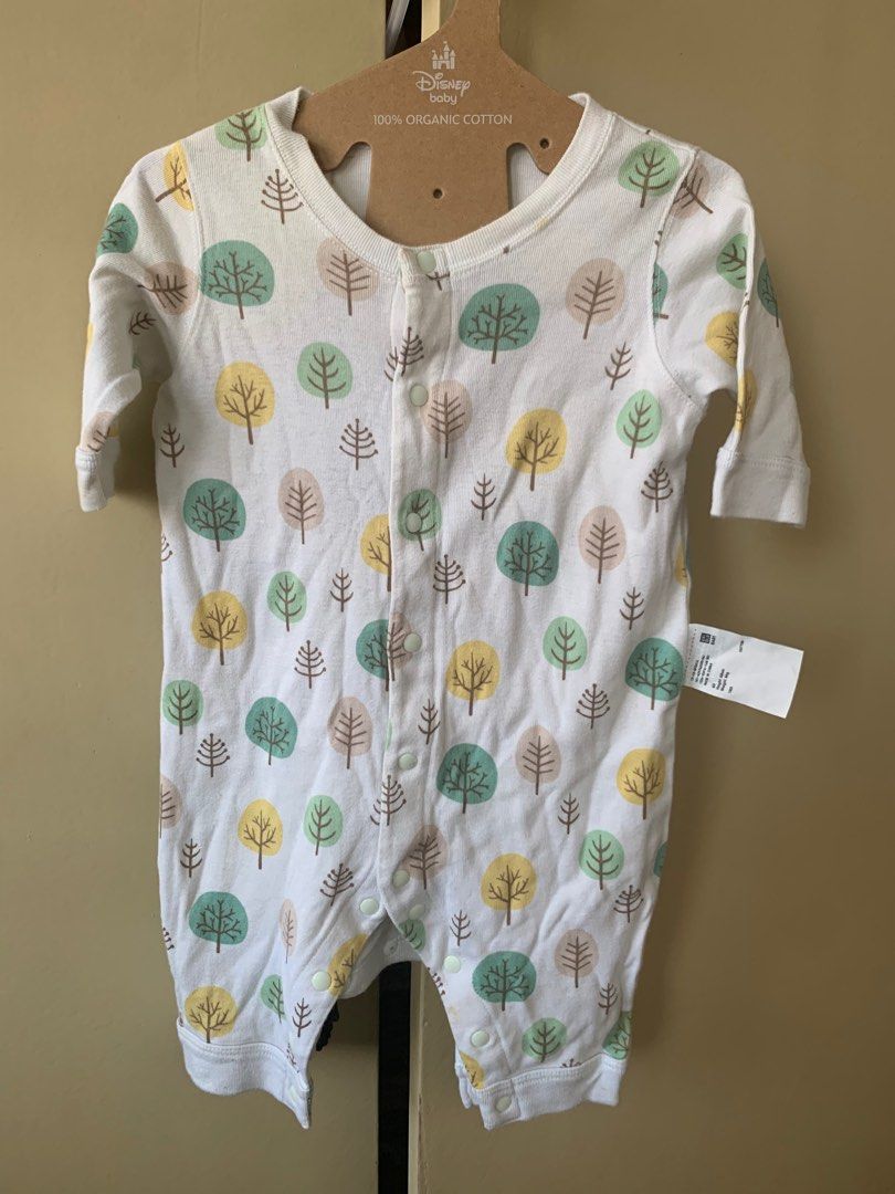 Uniqlo Baby Romper (6-9M) (Category: Babies & Kids Fashion) located in Mandaluyong City. Submitted by cmeshop (Listing ID 1394645425, Image 1). Description: .