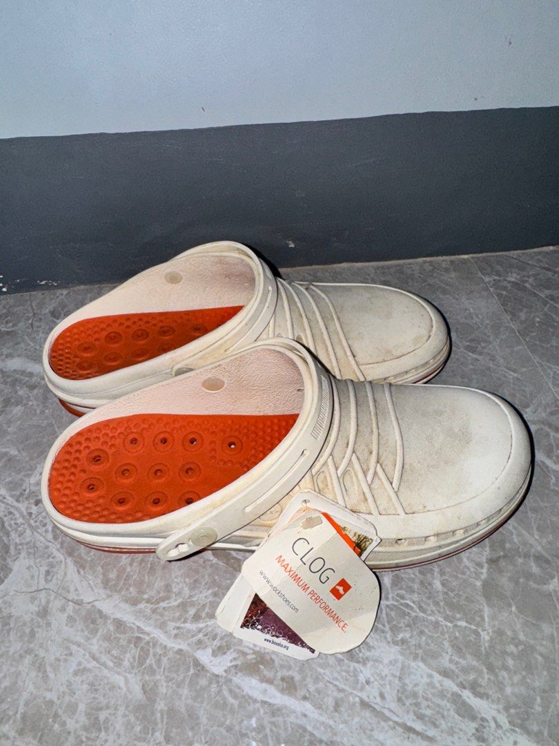 WOCK Clog with Strap (Category: Slippers and slides) located in Paranaque City. Submitted by wolf5037 (Listing ID 1394614574, Image 3). Description: Brand: Wock Material: Rubber Sterilizable and washable up to 90° (clog only) Removable insole to allow a deeper cleaning Antistatic: dissipates static electricity Soft lemon scent fragrance.