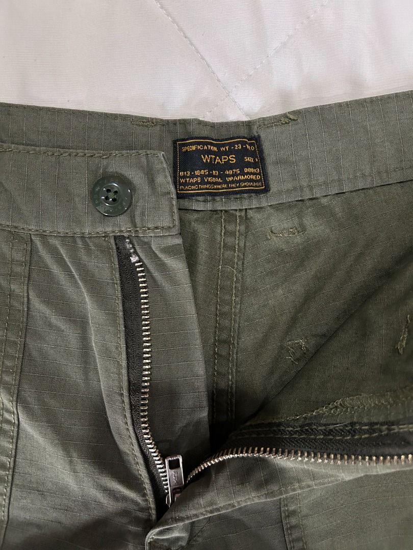 WTAPS Shorts (Category: Shorts) located in Manila. Submitted by decluttteringz (Listing ID 1394611312, Image 2). Description: - WTAPS green shorts - Button and zipper closure - Multiple pockets - WTAPS label detail - Straight cut - Durable fabric.