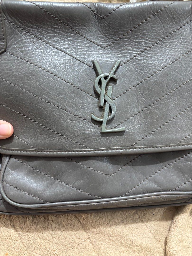 ysl 2way nikki (Category: Luxury Bags & Wallets) located in Rizal. Submitted by riri.rarapreloved (Listing ID 1394618251, Image 2). Description: used may mga sign of used ganda pa.