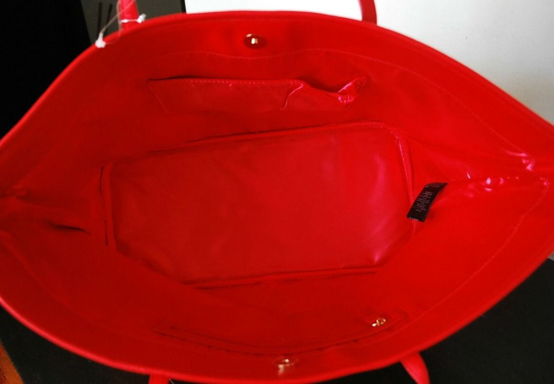 30% Discount Authentic Bebe Lisa Tote Bag (Category: Tote Bags) located in Paranaque City. Submitted by vanitelab (Listing ID 1394824479, Image 3). Description: CLEARANCE SALE LESS 30% (3,400 - 1,020 = 2,380) Authentic and Brand-new BEBE LISA TOTE includes care card Product Description: Material: Shell Polyurethane, Interior Polyester Color: Red Opening: Top-snap Interior: 1 zipped pocket, multiple open pockets Size: (bottom 16.25), top (22.5) x 