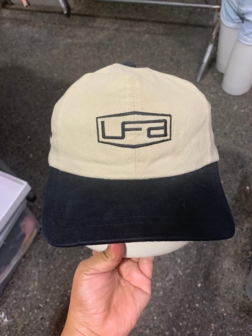Available Preloved Vintage LA Trucker Hat Dad Cap (Category: Caps & Hats) located in Cainta. Submitted by 250510 (Listing ID 1394898397, Image 2). Description: Available Preloved Vintage LA Trucker Hat Dad Cap Excellent Condition 🏷️ 300 Location: Greenwoods Pasig ✅ Pick up ✅lalamove kayo po mismo mag book ✅ Delivery Courier : Flash Home.