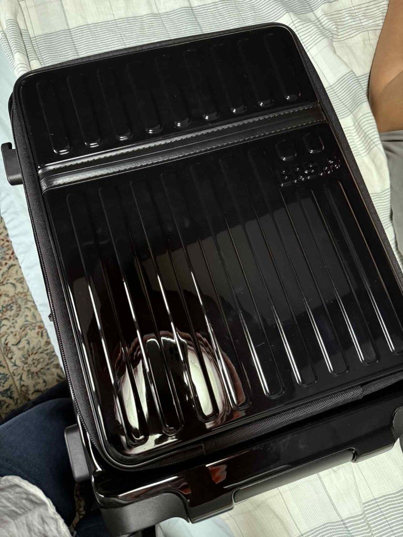 Bash carry on luggage (Category: Luggage) located in Tuguegarao City. Submitted by annzulu (Listing ID 1394794503, Image 1). Description: Brand new carry on luggage color carbon.