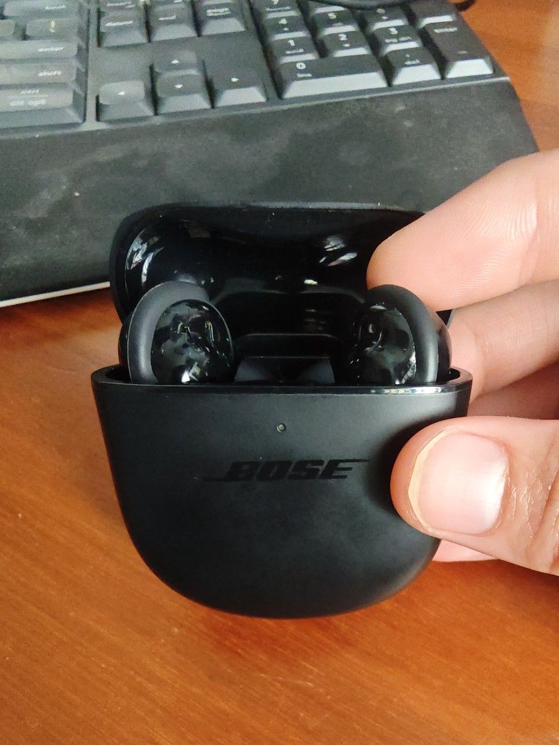 Bose QC Ultra 2 charging case
