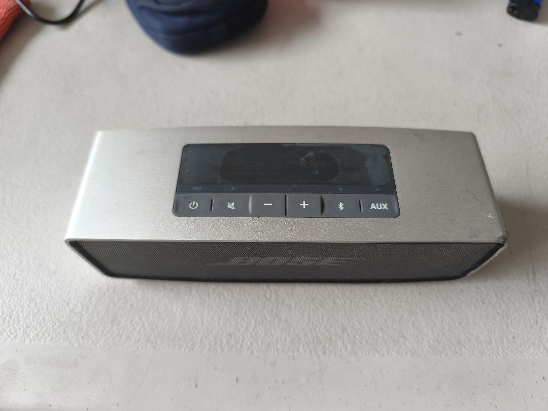 Bose SoundLink Bluetooth Speaker (Category: Soundbars, Speakers & Amplifiers) located in Quezon City. Submitted by herrera_jekjek (Listing ID 1394830392, Image 2). Description: - Bose SoundLink Bluetooth speaker - Silver top with black speaker grill - Features power, volume, and AUX buttons - Bose logo prominently displayed - In excellent working condition.