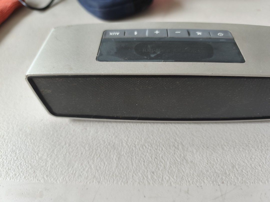 Bose SoundLink Bluetooth Speaker (Category: Soundbars, Speakers & Amplifiers) located in Quezon City. Submitted by herrera_jekjek (Listing ID 1394830392, Image 3). Description: - Bose SoundLink Bluetooth speaker - Silver top with black speaker grill - Features power, volume, and AUX buttons - Bose logo prominently displayed - In excellent working condition.