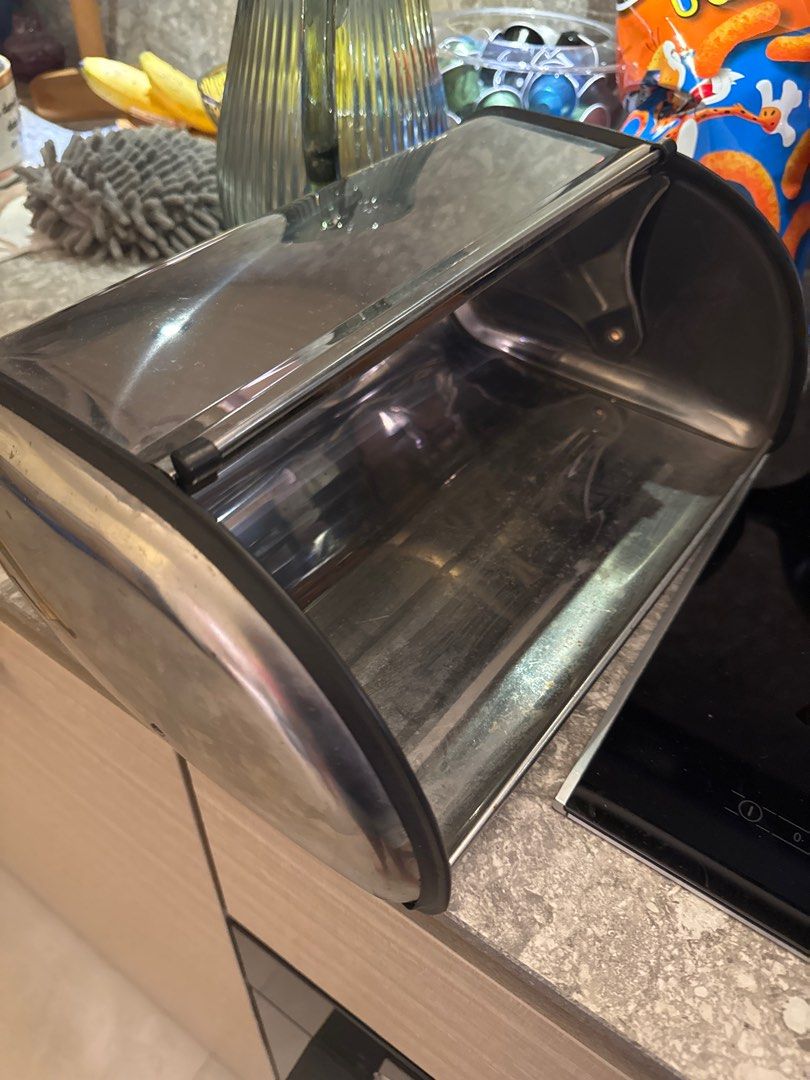 Bread container (Category: Other Kitchen Appliances) located in Singapore. Submitted by kayapeanutbutter (Listing ID 1394919835, Image 1). Description: .