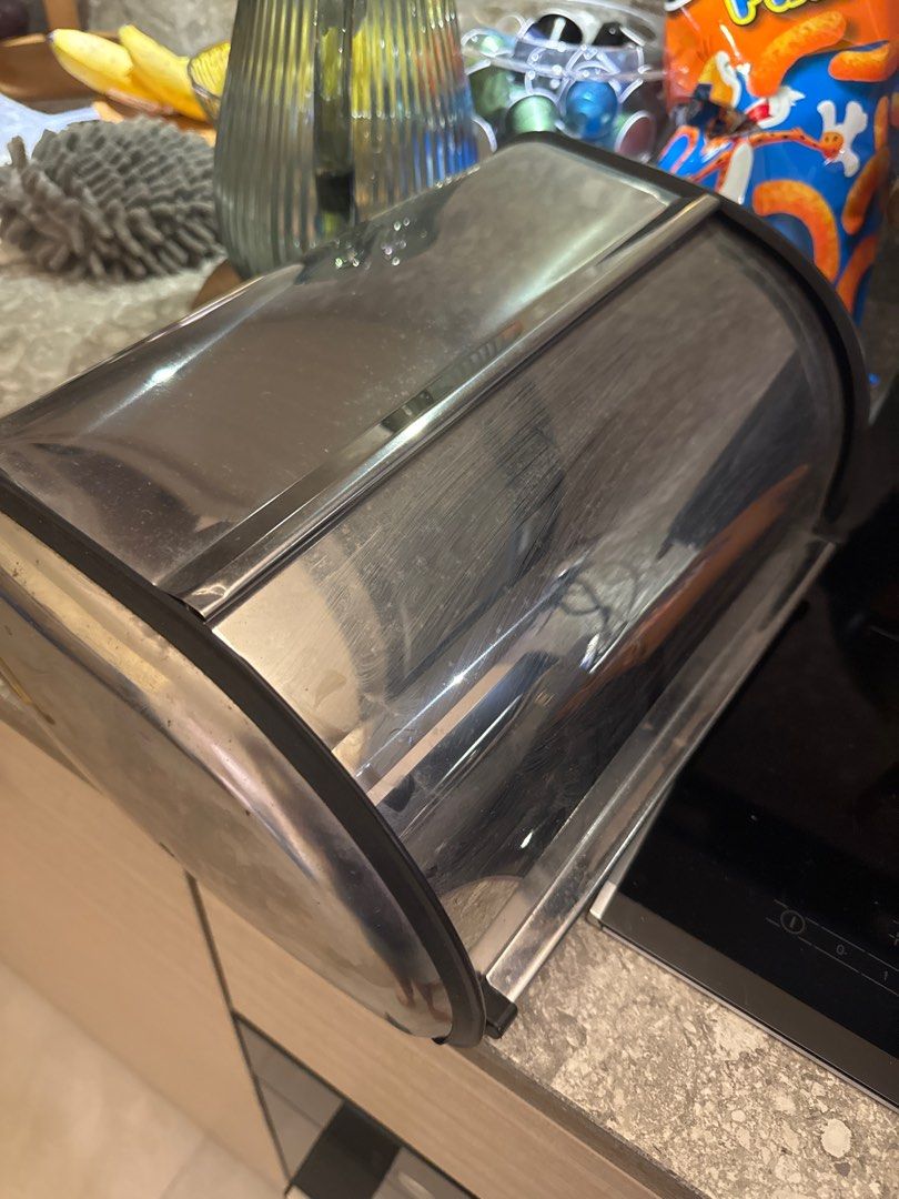 Bread container (Category: Other Kitchen Appliances) located in Singapore. Submitted by kayapeanutbutter (Listing ID 1394919835, Image 2). Description: .