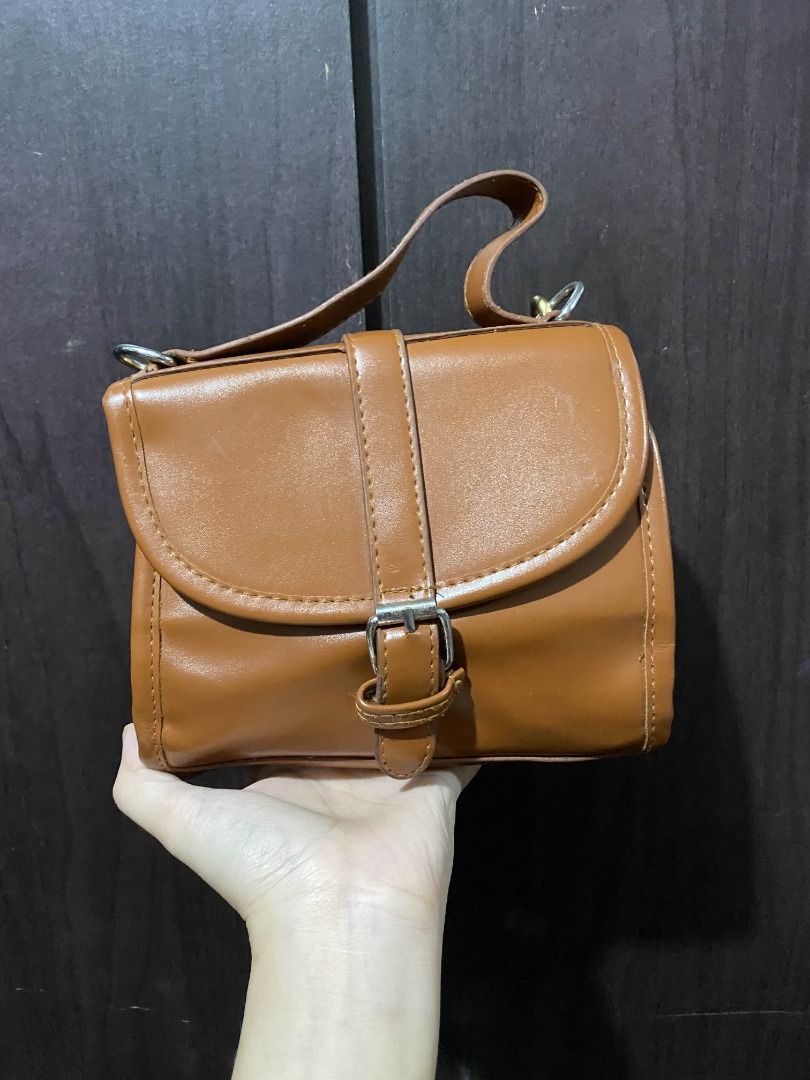 Brown 2-Way Kili Purse Bag (Category: Purses & Pouches) located in Marikina City. Submitted by marisan.collection (Listing ID 1394939405, Image 1). Description: 2nd Hand Bags for sale See photos for details and as is Condition: Issue - Replaced sling Gcash payment JNT | FLASH | LALAMOVE .