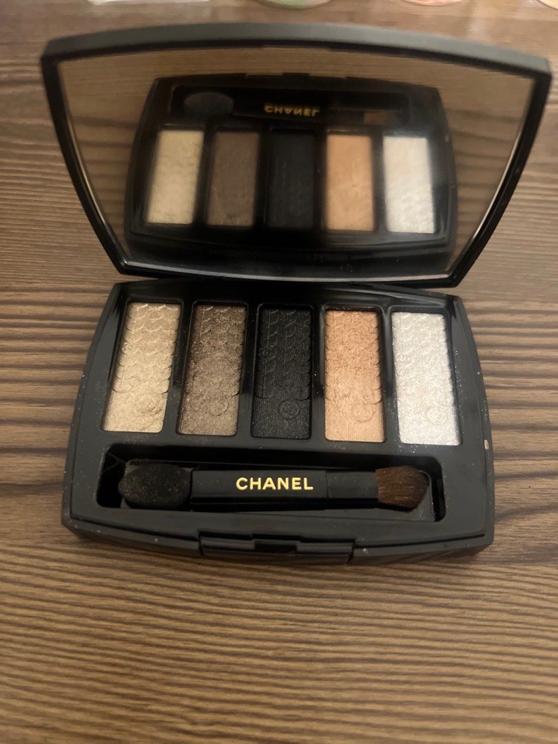 Chanel Eyeshadow Lumiere Graphique (Category: Makeup) located in Manila. Submitted by elizabeth10286 (Listing ID 1394921778, Image 2). Description: This is very nice Used a few times, i rarely use eyeshadow.