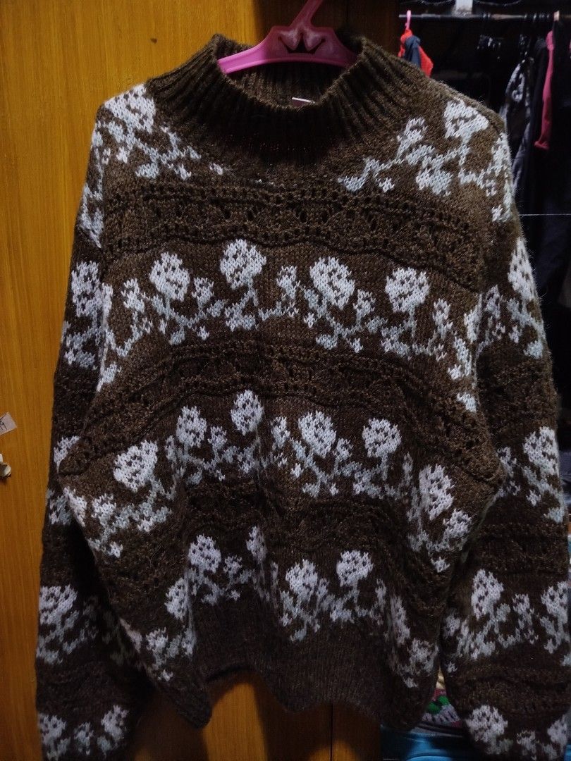 Choco Brown Floral Knit Chunky Sweater (Category: Longsleeves) located in Manila. Submitted by anline_ (Listing ID 1394847223, Image 2). Description: s-m.