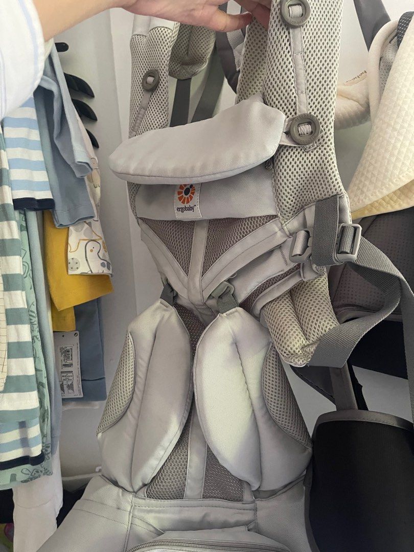Ergobaby Carrier (Category: Carriers & Slings) located in Bacolod City. Submitted by yel.pvt (Listing ID 1394788981, Image 3). Description: Ergobaby omni mesh. Has a bit of dirt from food etc of my little boy…can be washed, but all buckles and straps and parts fully functional. Not sure if I can find the box. .