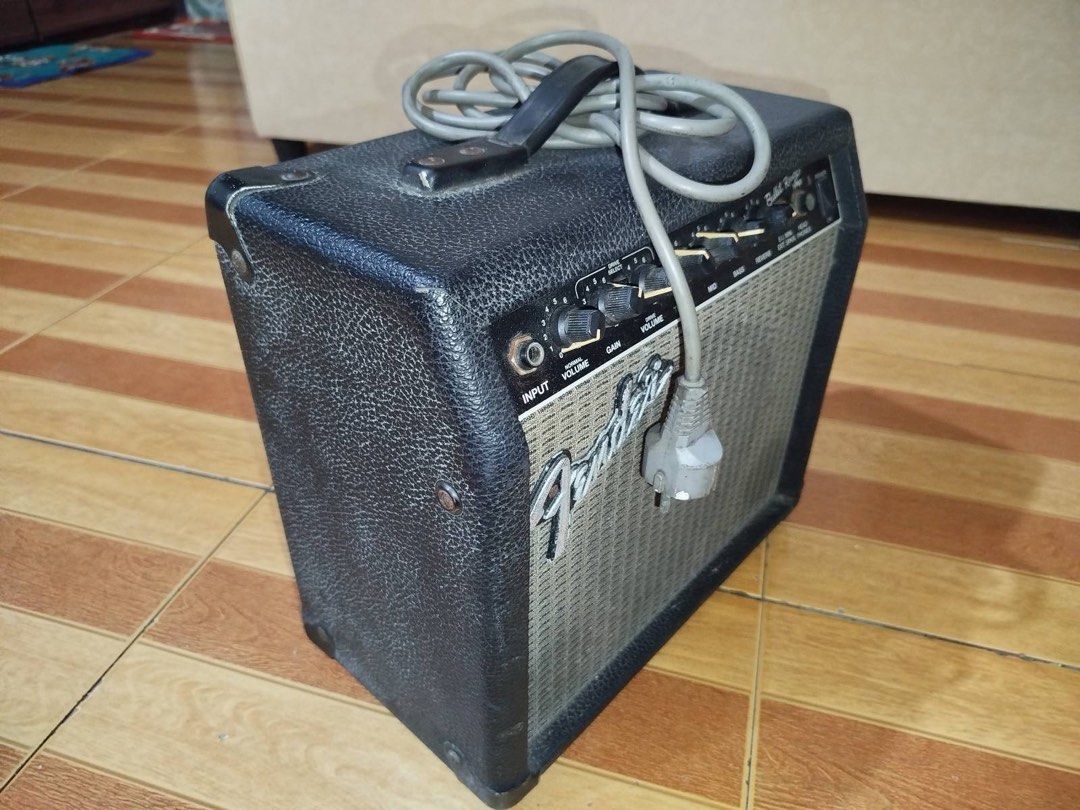 Fender Bullet Reverb Amplifier (Category: Soundbars, Speakers & Amplifiers) located in Taguig. Submitted by srlngskpcompsvcs (Listing ID 1394913886, Image 3). Description: Fender Bullet Reverb Amp Type: PR 241 Serial number: M118191 Made in Mexico Tinutulungan ko ang kumpare ko na maibenta niya ito. Walang issue, plug and play. Pwede itesting para sa peace of mind mo. Negotiable pa raw to, kayo na lang mag usap patungkol dun. Salamat.