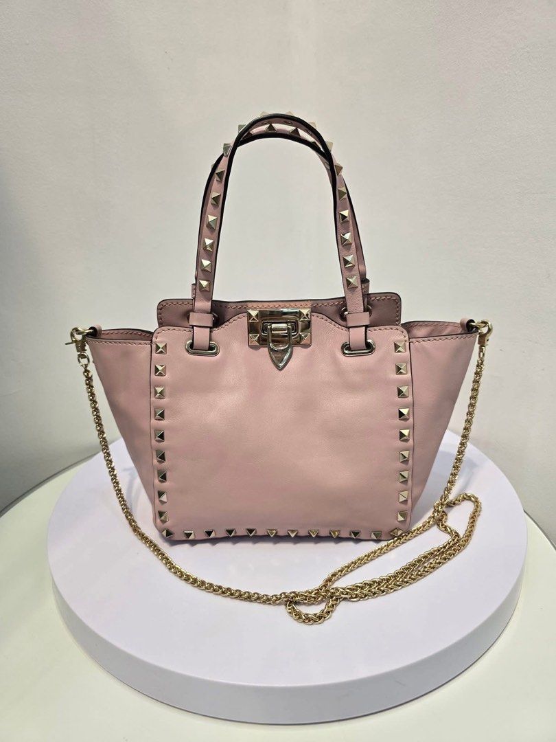‼️FLASH SALE‼️😱😱 (Category: Luxury Bags & Wallets) located in General Santos City (Dadiangas). Submitted by braverabbit.67 (Listing ID 1394846572, Image 1). Description: ‼️FLASH SALE📣📣📣 ‼️ fiRST “𝘾𝙁 𝙋𝘼𝙔‼️firST 𝙎𝙀𝙍𝙑𝙀‼️ ‼️FIX PRICE! NAKA SALE NA PO WAG NA TUMAWAD ‼️ADD SF ‼️𝗦𝘂𝗿𝗲 𝗯𝘂𝘆𝗲𝗿 𝗺𝗮𝘆 𝗿𝗲𝗾𝘂𝗲𝗦𝘁 𝗺𝗼𝗿𝗲 𝗱𝗲𝘁𝗮𝗶𝗹𝗲𝗱 𝗽𝗶𝗰𝗦📸 VISIT ALSO MY FACEBOOK JUST SEARCH NAME: LAPUZ OERLIE Profile pic with Color red Gu