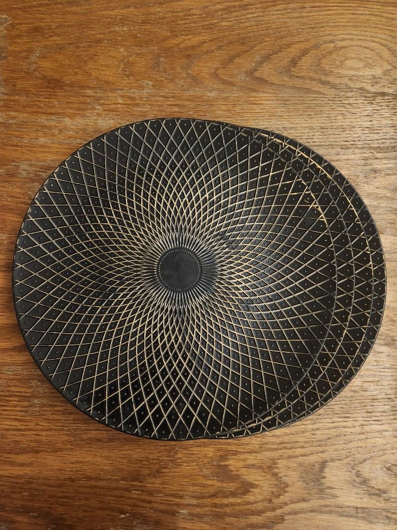 Gourdo's 4-Piece Charger Plate Set (Category: Dinnerware & Cutlery) located in Pasig City. Submitted by machichoo (Listing ID 1394866556, Image 2). Description: Selling as a set. Decluttering .