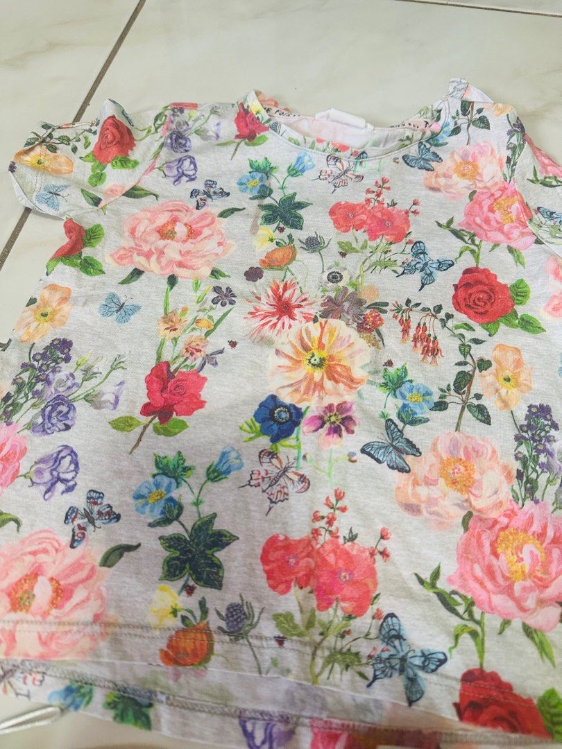 H&M kids floral set (Category: Babies & Kids Fashion) located in Paranaque City. Submitted by destashing_moma (Listing ID 1394829765, Image 2). Description: 18-24M runs big.