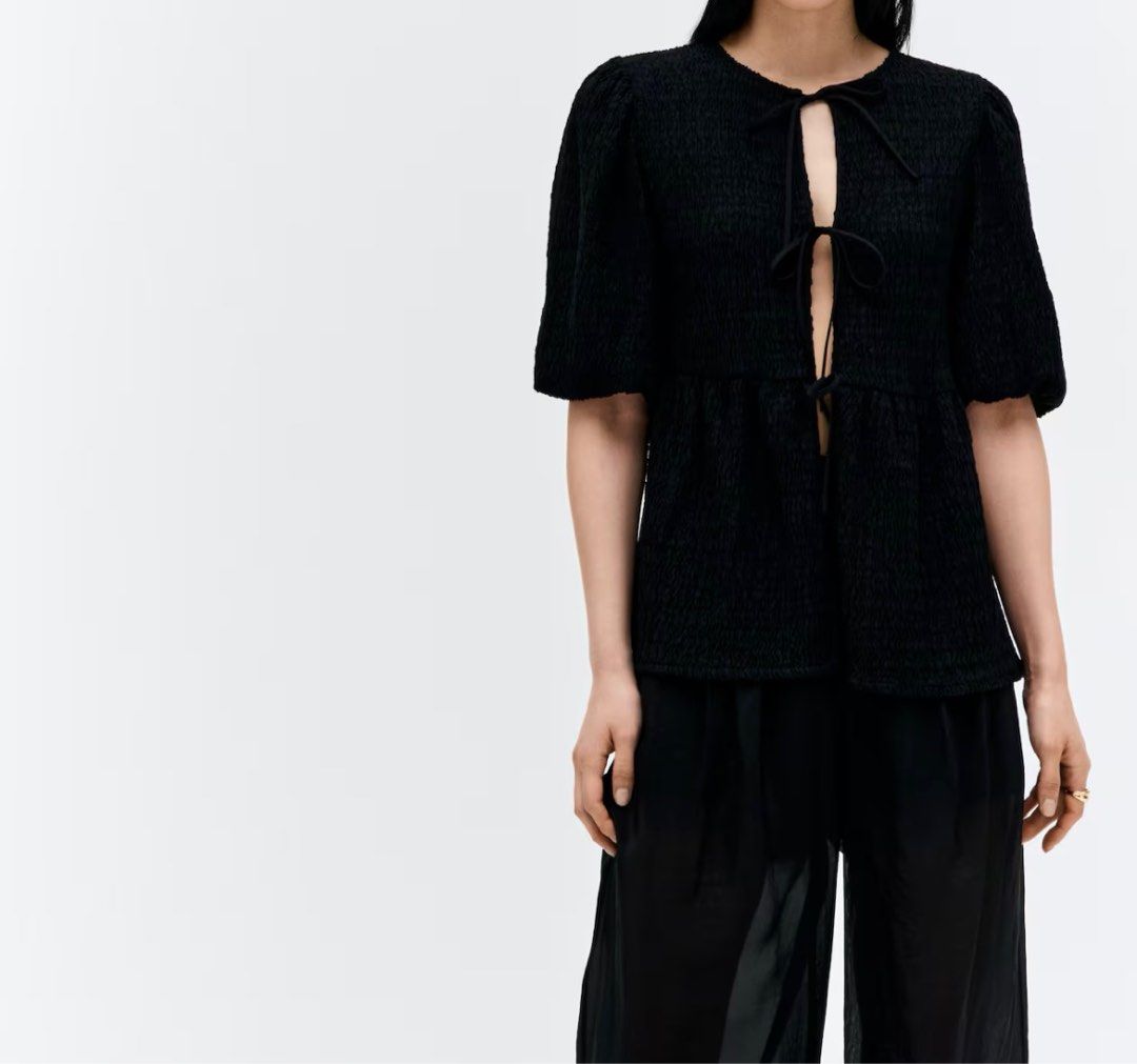 H&m tie front peplum top (Category: Blouses) located in San Juan City. Submitted by prelovedstuff_01 (Listing ID 1394845386, Image 1). Description: Brand new with tag Size S Rfs: doesnt suit me haha Orig price ₱999.