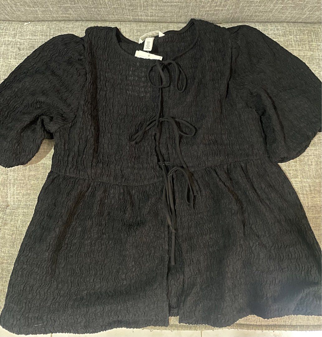 H&m tie front peplum top (Category: Blouses) located in San Juan City. Submitted by prelovedstuff_01 (Listing ID 1394845386, Image 2). Description: Brand new with tag Size S Rfs: doesnt suit me haha Orig price ₱999.