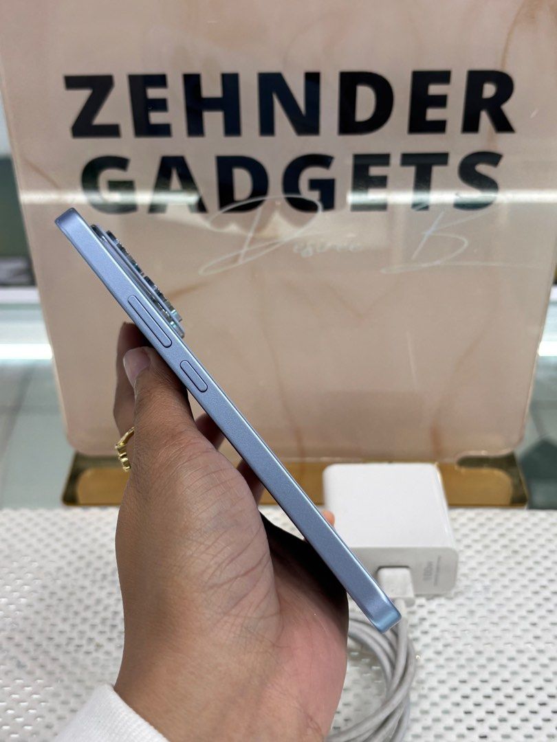 HONOR 400 12/512GB OPENLINE (SLIGHTLY USED) (Category: Huawei) located in San Juan City. Submitted by desireebayal96 (Listing ID 1394942631, Image 2). Description: HONOR 400 * 12/512GB * OPENLINE * DUAL SIM * 200MP * 5300mAh * 120Hz * SNAPDRAGON 7 GEN 3 * 100% SMOOTH * NO DENTS * NO AMOLED BURN * NO ISSUE * NO HISTORY OF REPAIR * WITH ORIGINAL 100W CHARGER OPEN FOR COD SAME DAY DELIVERY PLUS SHIPPING FEE MESSAGE ME DIRECTLY FOR MORE INFO Store lo