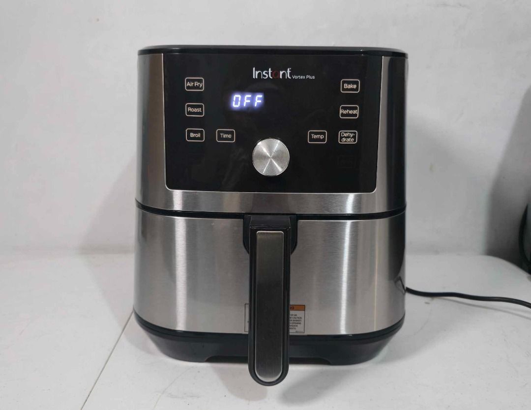 Instant Pot Vortex Plus (Category: Fryers) located in Rizal. Submitted by joan5505 (Listing ID 1394819289, Image 1). Description: Instant Pot Vortex Plus No issue 220V No box Good as new 6.5k.