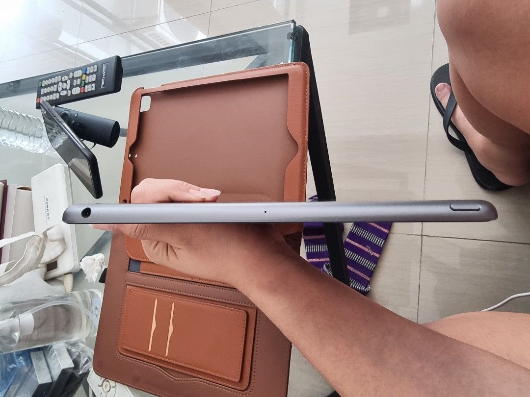 Ipad 8th gen 32gb (Category: iPad) located in Valenzuela. Submitted by heatnotburn (Listing ID 1394797737, Image 3). Description: ipad 8th gen 32gb silver with box same imei 99% smooth superb battery life no issue at all gagamitin nlang valenzuela near qc .