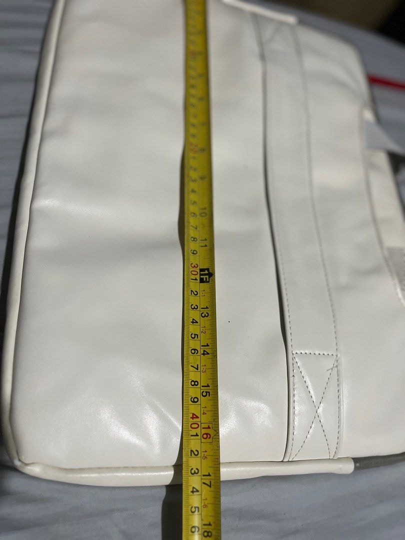Kaws laptop sleeve/ bag (Category: Laptops & Notebooks) located in Angeles City. Submitted by ritenianstuff (Listing ID 1394885154, Image 2). Description: Kaws Japan Laptop macbook bag May mga konting issues check photos po Mantsa s may hidden part ng bag at strap Kaya po mura n Lp posted free shipping n GCash payment .