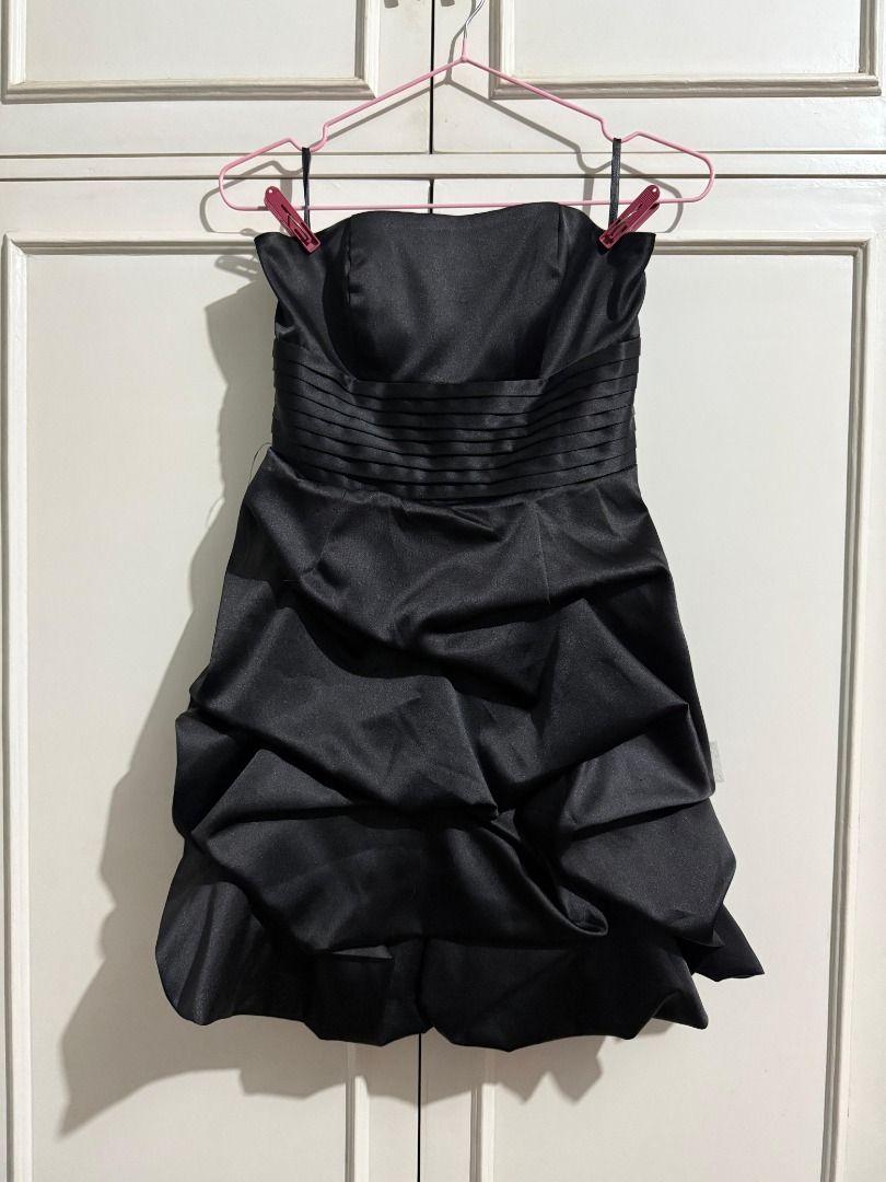 LBD Little Black Strapless Dress (Category: Dresses) located in Angeles City. Submitted by user201253 (Listing ID 1394879401, Image 1). Description: - Black strapless dress - Unique layered ruffle design - Textured bodice - Flattering silhouette - Smooth, shiny fabric - Sleek and modern look Perfect for nightouts or parties Bought from Saudi pa.