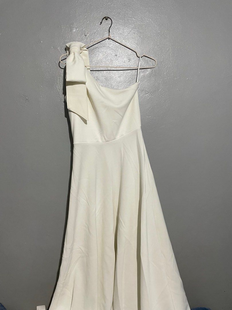 Long Dress (Category: Evening dresses & gowns) located in Valenzuela. Submitted by riri_21 (Listing ID 1394883097, Image 3). Description: Decluttering sale! Used once items in great condition, perfect for giving a new home to things I no longer need. Pm for inquiries! .