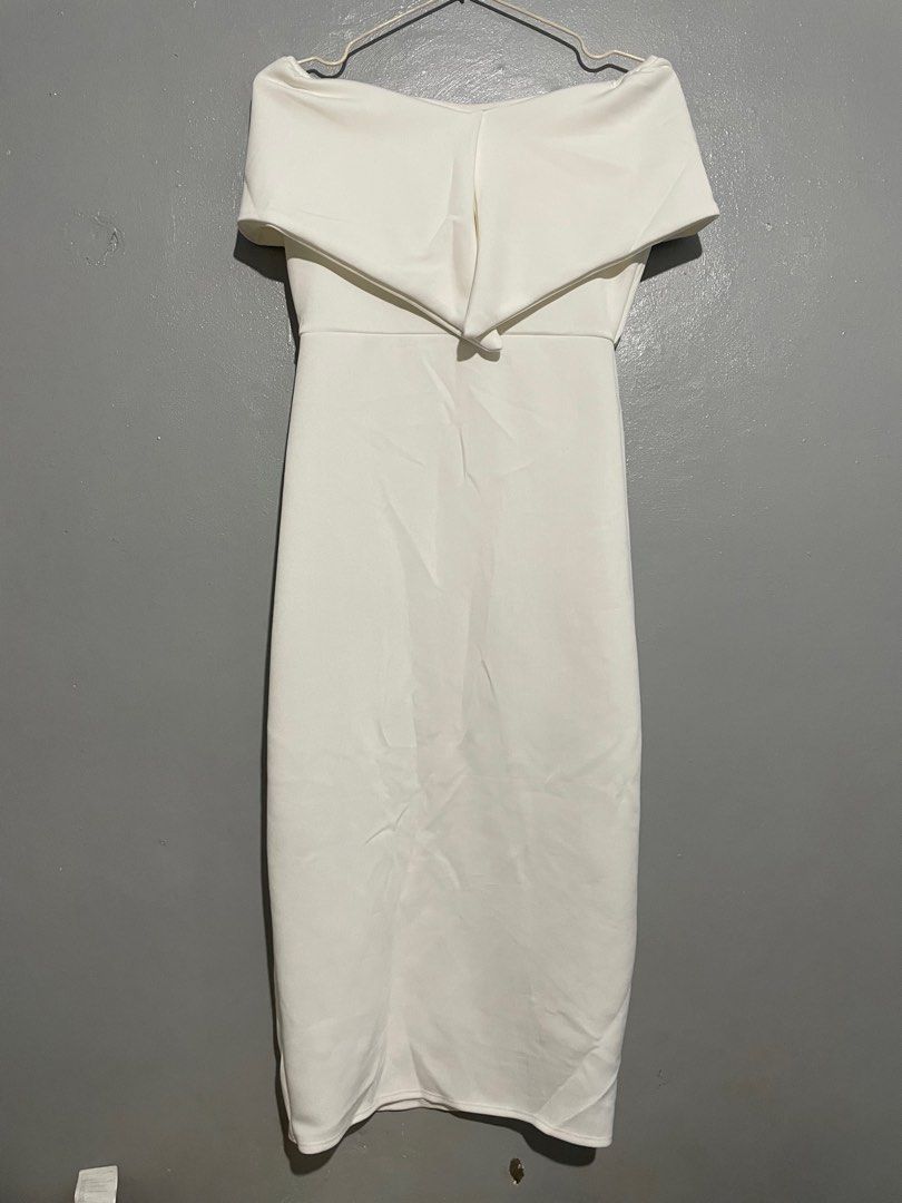 Long Dress (Category: Evening dresses & gowns) located in Valenzuela. Submitted by riri_21 (Listing ID 1394883097, Image 2). Description: Decluttering sale! Used once items in great condition, perfect for giving a new home to things I no longer need. Pm for inquiries! .
