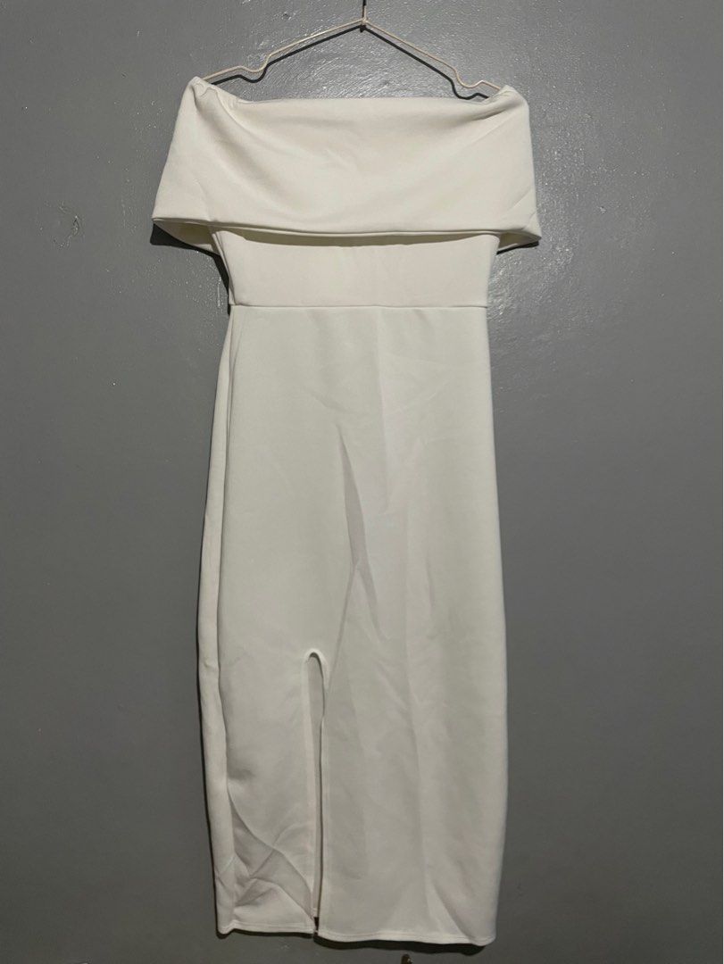 Long Dress (Category: Evening dresses & gowns) located in Valenzuela. Submitted by riri_21 (Listing ID 1394883097, Image 1). Description: Decluttering sale! Used once items in great condition, perfect for giving a new home to things I no longer need. Pm for inquiries! .