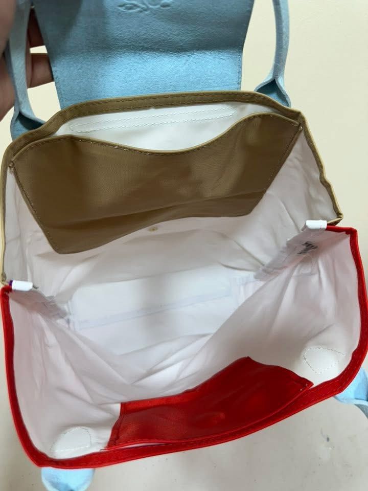 Longchamp document bag (Category: Luxury Bags & Wallets) located in Los Banos. Submitted by ditasbautista2329 (Listing ID 1394873297, Image 3). Description: Longchamp document bag Good as new Nylon material.