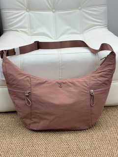 💎品質保障💎Lululemon 露露樂蒙 Slouchy Sling 6L/13L 可頌包牛角包手提單肩包64215708008705110