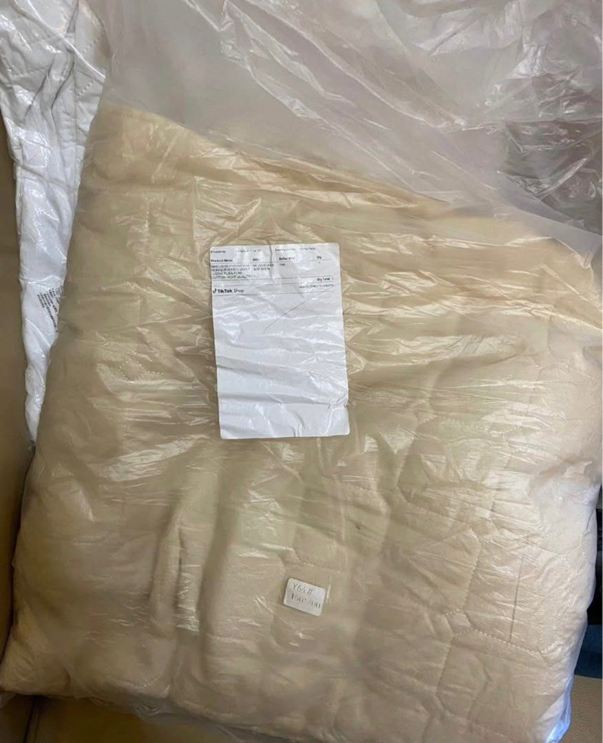 MATTRESS PROTECTOR BED SHEET 2 PCS QUEEN SIZE (Category: Bedding & Towels) located in Bulacan. Submitted by manilamanilamanila (Listing ID 1394934018, Image 2). Description: MATTRESS PROTECTOR BED SHEET 2 PCS QUEEN SIZE FOR ONLY P750 BRAND NEW QUEEN SIZE COLOR BEIGE AND WHITE BOUGHT IN TIKTOK CAMARIN CALOOCAN LOCATION RFS: WRONG SIZE Lalamove or personal pick up only.