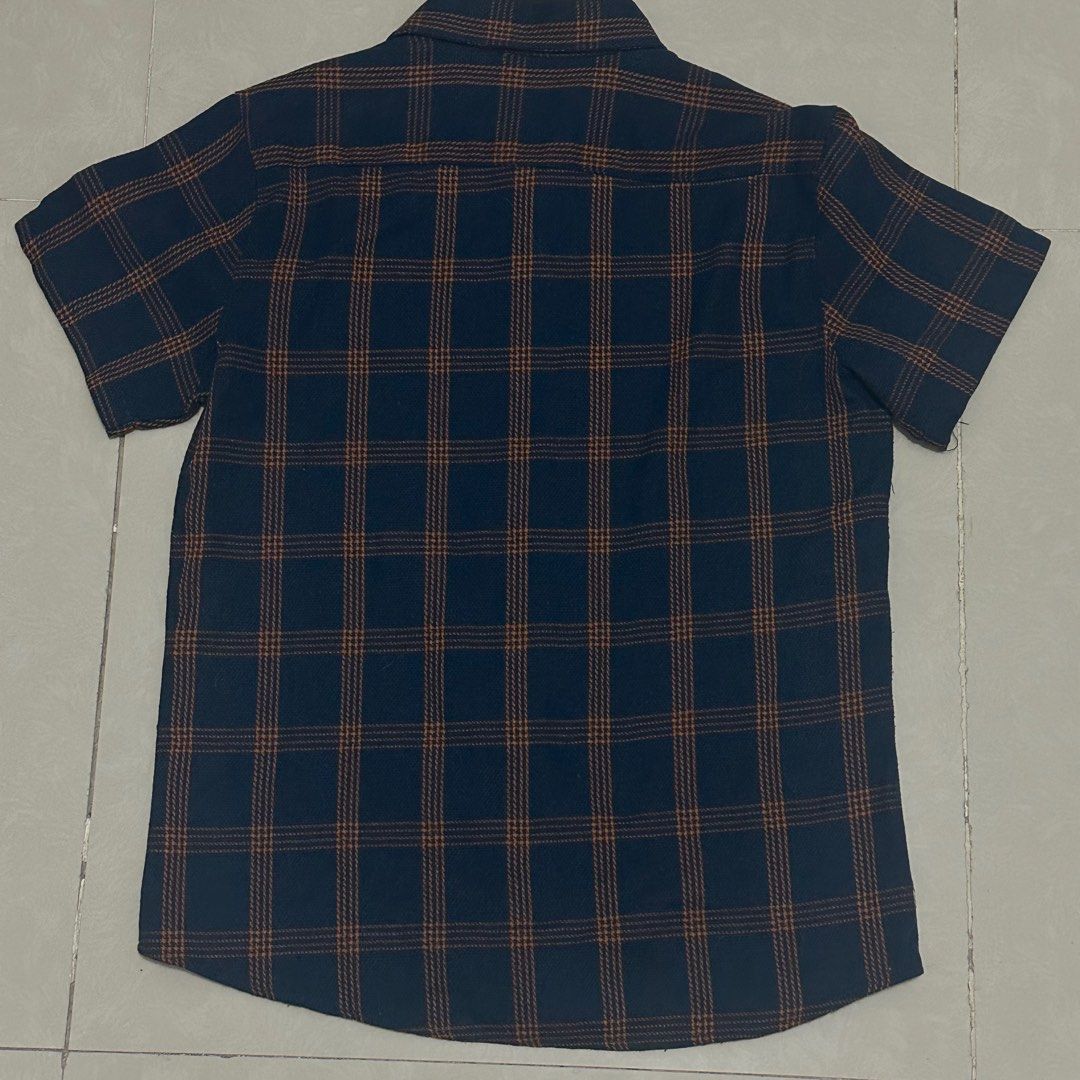 Men Short Sleeve Button Up Shirt (Category: Tshirts & Polo Shirts ) located in Muntinlupa City. Submitted by fixinplum (Listing ID 1394946623, Image 2). Description: Men Short Sleeve Button Up Shirt Huilishi Large 25 in. Length 21 in. Width Mode of Payment: GCASH/BPI/Unionbank Mode of Delivery: Lalamove/J&T Express.