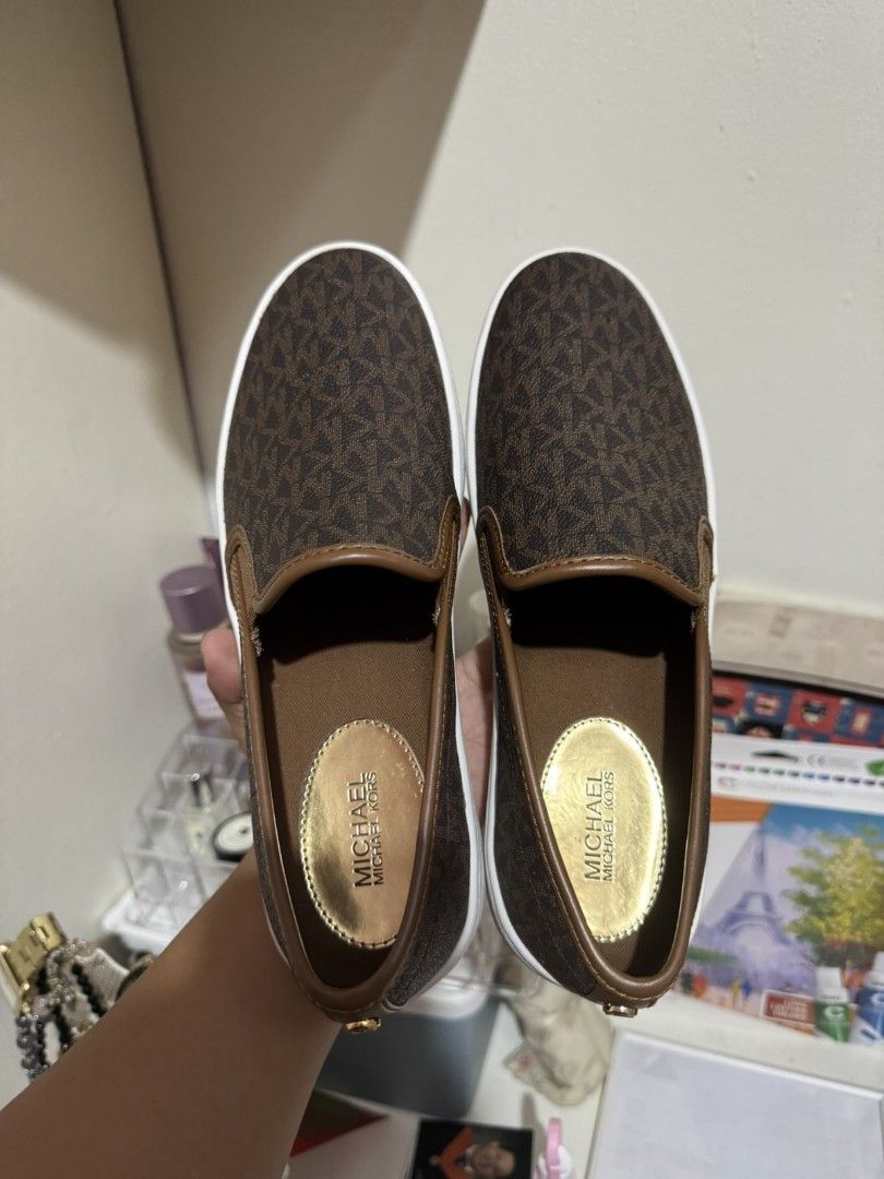 Michael Kors Teddi Logo Slip-On Platform Sneakers (Category: Casual Shoes) located in Muntinlupa City. Submitted by jmmlab (Listing ID 1394785135, Image 3). Description: - Michael Kors Teddi Logo Slip-On Platform Sneakers - Features: - Brown monogram design - White platform sole - Slip-on style - Original Price: ₱18,250 - Status: Out of Stock Rush Sale for 2,999 7M on tag bigay lang, walang size 7 sa amin kaya selling as is. Rush.