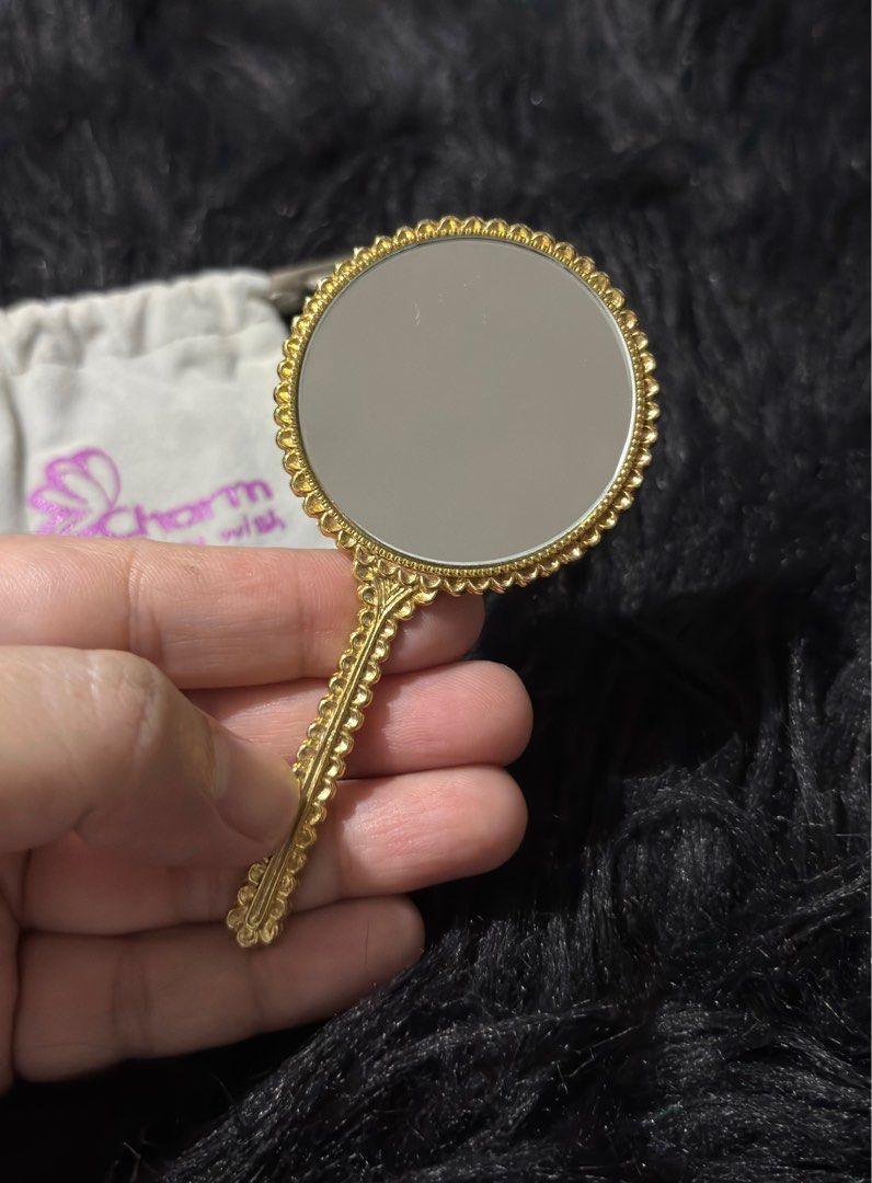 Mini Vanity Mirror (Category: Mirrors) located in Paranaque City. Submitted by dalle_closet (Listing ID 1394804096, Image 3). Description: Length: 10cm Slightly used.