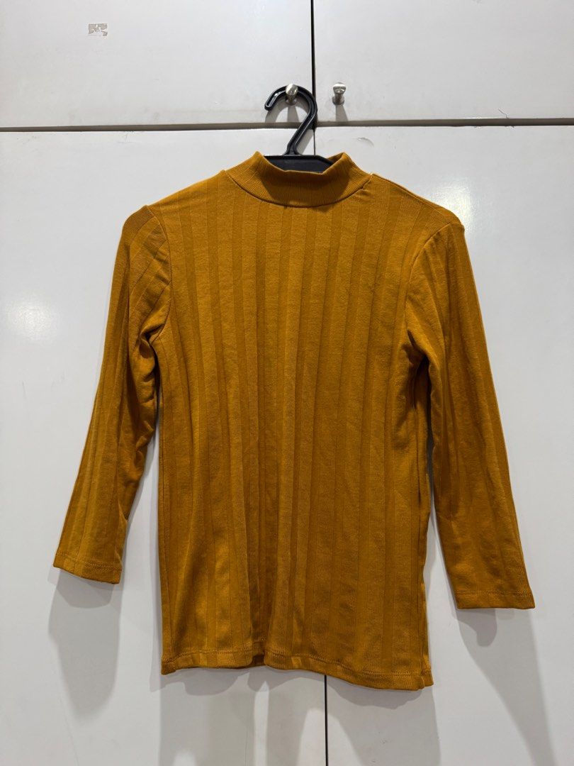 Mustard Longsleeve Mockneck (Category: Longsleeves) located in Mandaluyong City. Submitted by arabeaaa (Listing ID 1394916405, Image 1). Description: - Still in good condition - good for autumn and winter weather - can fit XS or S - RFS: decluttering .