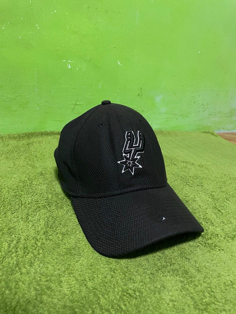 New Era NBA San Antonio Spurs Cap (Category: Caps & Hats) located in Pila. Submitted by mazal_infi (Listing ID 1394785934, Image 3). Description: New Era The League NBA San Antonio Spurs Closed Stretch Cap Size Medium-Large on tag .