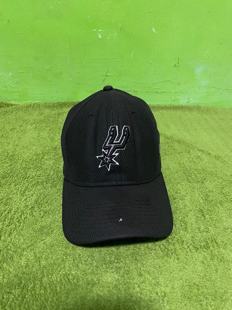 New Era NBA San Antonio Spurs Cap (Category: Caps & Hats) located in Pila. Submitted by mazal_infi (Listing ID 1394785934, Image 2). Description: New Era The League NBA San Antonio Spurs Closed Stretch Cap Size Medium-Large on tag .