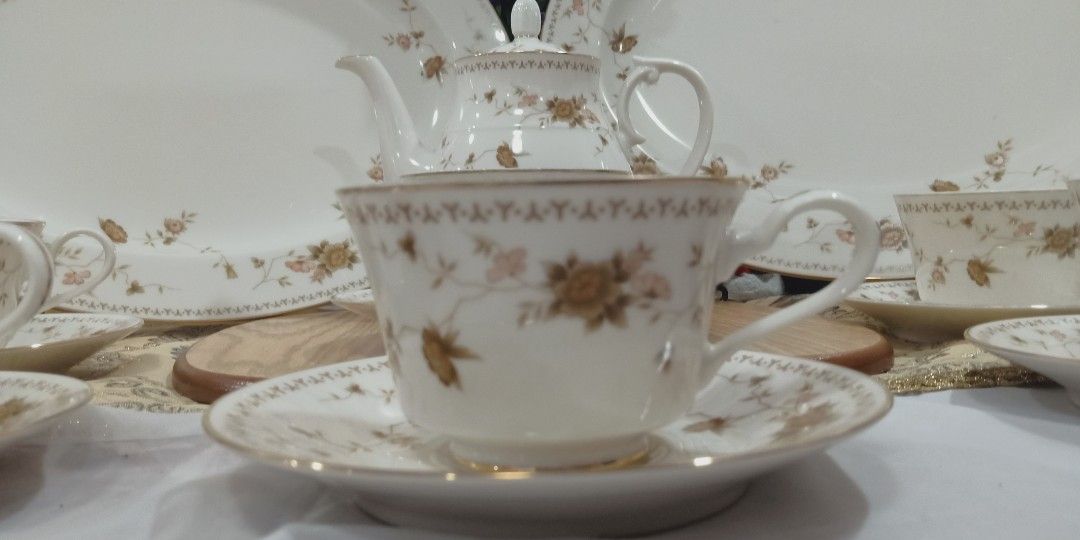 Noritake collection (Category: Coffee & Tea Tableware) located in Cabanatuan. Submitted by miss.maia (Listing ID 1394941548, Image 3). Description: NORITAKE Contemporary pattern EUC Big Serving Platter 16"x 12" (3pcs available) 2500 each EUC Teapot 3000 6duos (cup&saucer) 2500 13k + sf REPRICE 7K ONLY+SF nego for sure buyer J&T or lbc.
