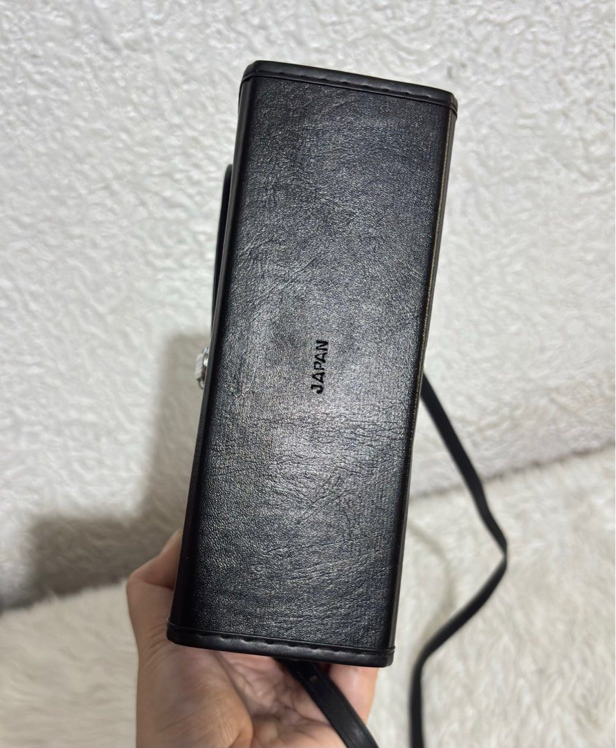 Pentax Carrying Case Made in Japan (Category: Camera Bags & Carriers) located in Paranaque City. Submitted by dalle_closet (Listing ID 1394814007, Image 3). Description: Size: 7 x 5.3 inches Made in Japan Slightly used pa. May pressmarks lang.
