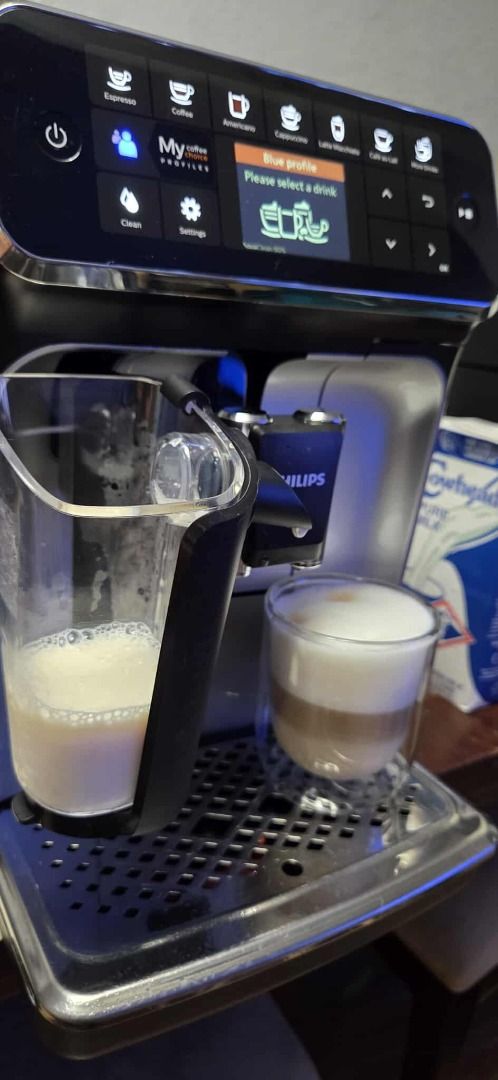 Philips Latte Go 4300 (Category: Coffee Machines & Makers) located in Rizal. Submitted by joan5505 (Listing ID 1394816736, Image 3). Description: Philips Latte Go 4300 Unit with box Demo unit 33k.